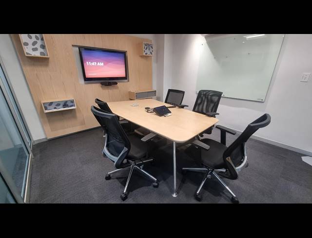 1,133.10M² OFFICE TO LET IN FORESHORE